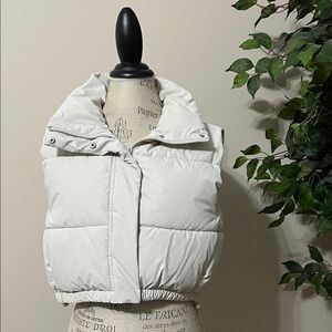 BRAND NEW ZARA Elegant Women's Cropped Cream Puffer Vest